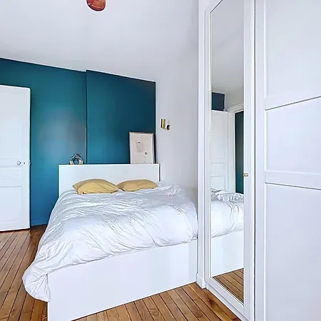 Cozy In Montmartre Paris